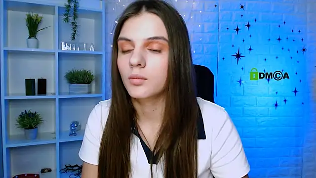 lisa dark  online show from June 3, 2026, 9:45 am