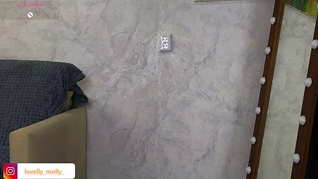 Lovelly molly1 online show from December 18, 2025, 5:52 pm