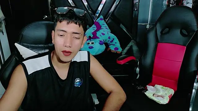 darwinandbrayann online show from November 29, 2025, 3:48 pm