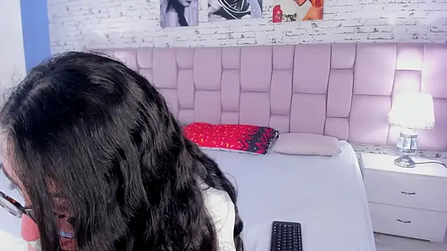 GirafMusic online show from December 2, 2025, 1:05 pm