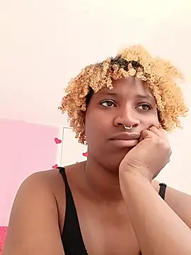 EvonyFoxxx online show from April 5, 2026, 6:05 pm