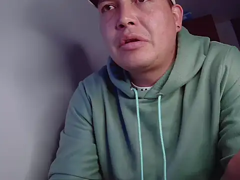 NathanielLux29 online show from November 4, 2025, 1:38 am