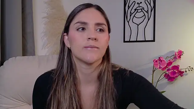 VictoriaNova  online show from April 17, 2026, 1:14 pm