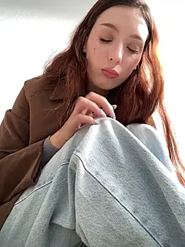 LilluKatten online show from April 23, 2026, 11:42 am