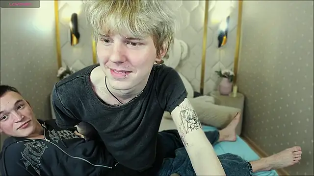 Snapshot of Kevin_Derek chatting on October 30, 2025, 2:18 pm Kevin Derek online show from October 30, 2025, 2:18 pm