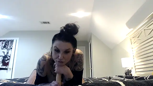 Snapshot of Holyplastic chatting on November 9, 2025, 9:46 pm Holyplastic online show from November 9, 2025, 9:46 pm