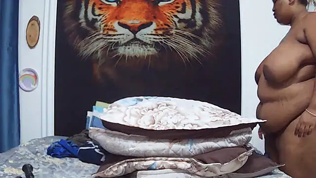 MassiveBoobsxxxx online show from February 24, 2026, 7:12 pm