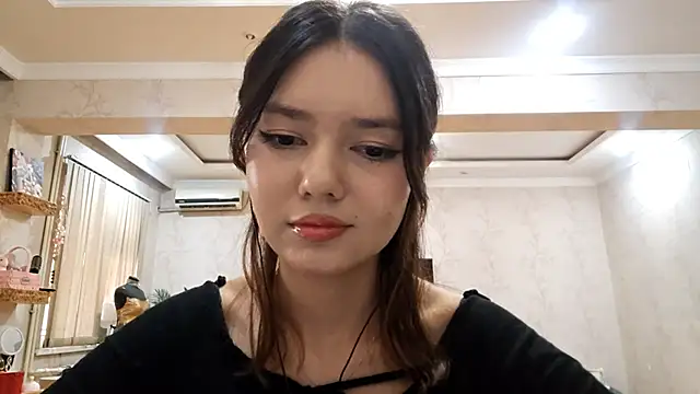 Snapshot of HenryMetter chatting on October 31, 2025, 10:38 am HenryMetter online show from October 31, 2025, 10:38 am