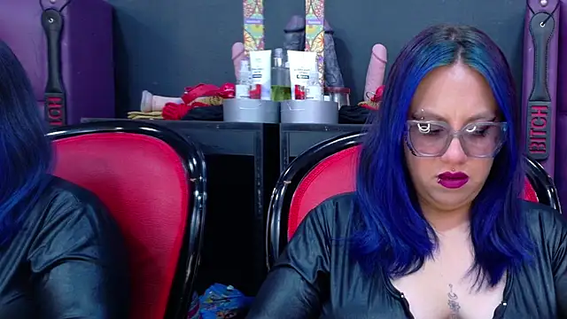 Snapshot of BellaBarness chatting on November 4, 2025, 2:38 pm BellaBarness online show from November 4, 2025, 2:38 pm