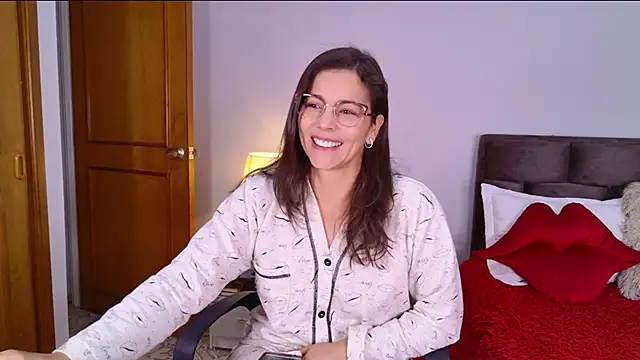 Snapshot of Angie_bell chatting on November 4, 2025, 2:05 pm Angie bell online show from November 4, 2025, 2:05 pm