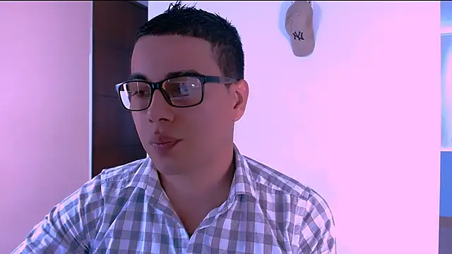 Snapshot of Daniel_De_la_rose chatting on October 31, 2025, 12:50 pm Daniel De la rose online show from October 31, 2025, 12:50 pm