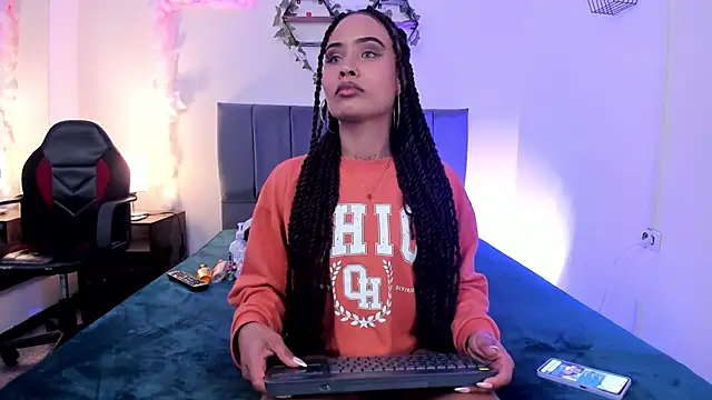 Lucerop  online show from April 10, 2026, 3:23 am