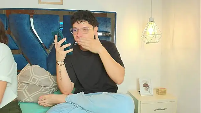 Zoe And Dylan  online show from February 25, 2026, 12:37 pm