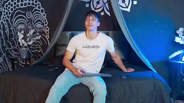 AlessioVitale online show from November 7, 2025, 12:49 pm