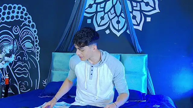 AlessioVitale online show from December 15, 2025, 12:09 pm