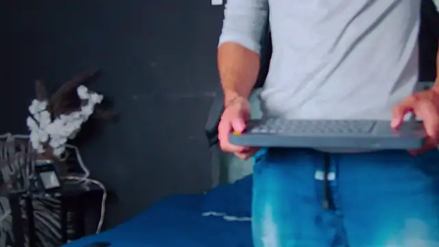 AlessioVitale online show from December 19, 2025, 12:12 pm