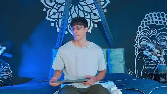 AlessioVitale online show from January 7, 2026, 12:29 pm