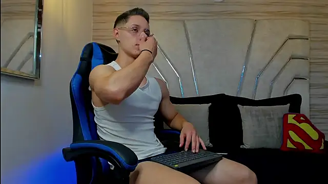 MAXTHOMSON online show from February 13, 2026, 7:04 am