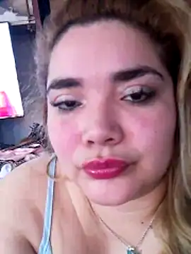 Snapshot of Modelocurvi chatting on October 31, 2025, 2:18 pm Modelocurvi online show from October 31, 2025, 2:18 pm