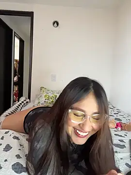 Snapshot of Saray_lo chatting on November 6, 2025, 7:48 pm Saray lo online show from November 6, 2025, 7:48 pm