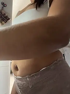 Snapshot of Saray_lo chatting on November 10, 2025, 3:11 pm Saray lo online show from November 10, 2025, 3:11 pm