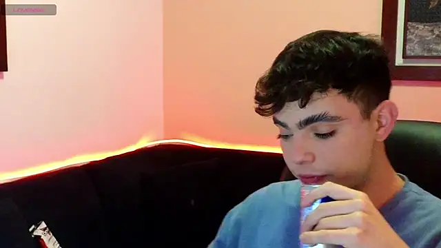 Snapshot of petitegigant33 chatting on October 31, 2025, 2:56 am petitegigant33 online show from October 31, 2025, 2:56 am