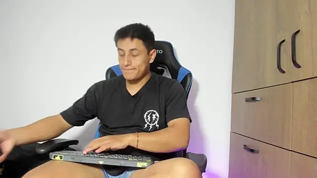 dorman boy online show from January 7, 2026, 3:53 am