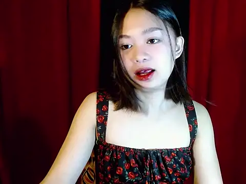 lustfullakim online show from November 3, 2025, 1:23 pm