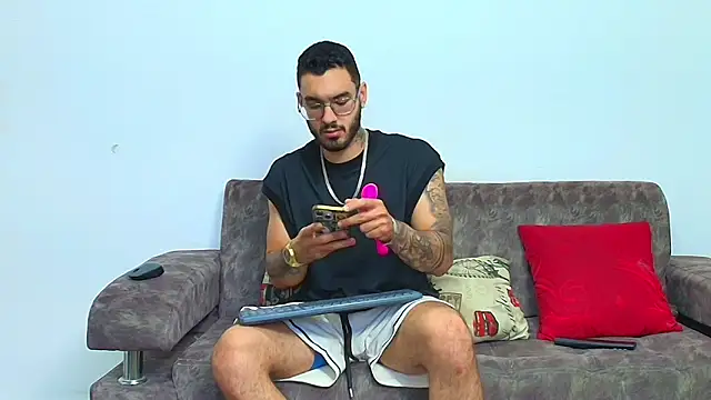 thebadboys05 online show from June 19, 2026, 6:07 am