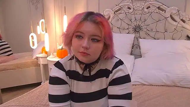 Snapshot of JennyBloom chatting on November 8, 2025, 7:30 am JennyBloom online show from November 8, 2025, 7:30 am