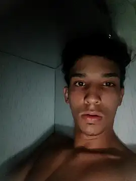 Snapshot of sougostoso18 chatting on October 31, 2025, 9:32 am sougostoso18 online show from October 31, 2025, 9:32 am