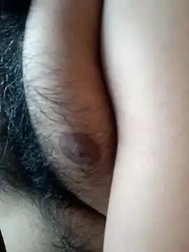 bearslove143 online show from November 8, 2025, 6:07 pm