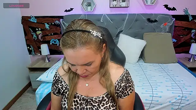  sarah lovely online show from October 31, 2025, 3:13 pm