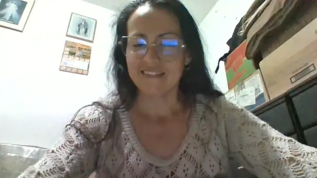 Lauryn Jones online show from March 26, 2026, 4:29 am