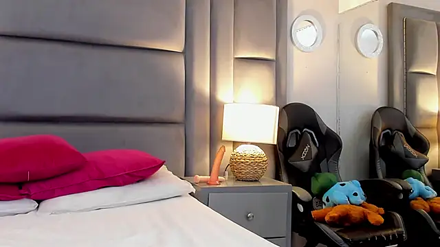 Snapshot of BriannaRivera chatting on December 1, 2025, 12:32 pm BriannaRivera online show from December 1, 2025, 12:32 pm