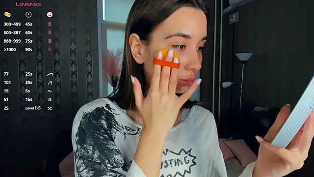 JacalynSchreiber online show from December 2, 2025, 9:14 am