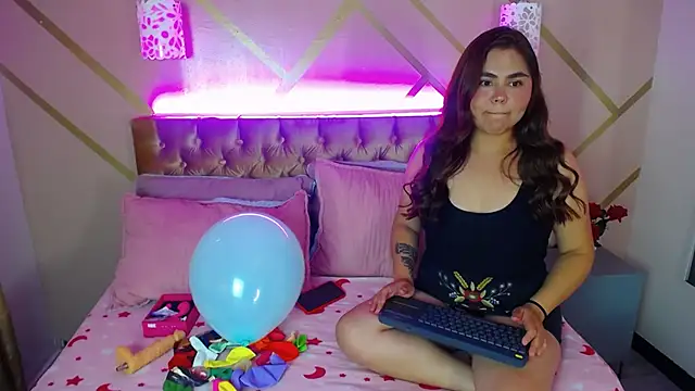 Snapshot of Phamela_Holter chatting on November 10, 2025, 6:40 pm Phamela Holter online show from November 10, 2025, 6:40 pm