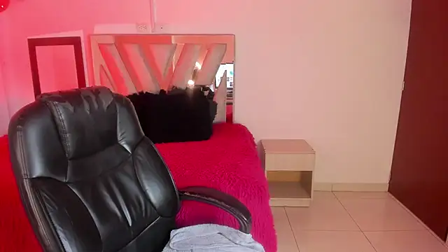Ebonynaughty online show from May 14, 2026, 3:02 am