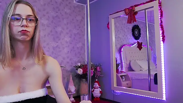 Snapshot of GracieCute chatting on December 24, 2024, 7:39 am GracieCute online show from December 24, 2024, 7:39 am