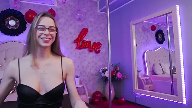 Snapshot of GracieCute chatting on February 18, 2025, 4:15 am GracieCute online show from February 18, 2025, 4:15 am