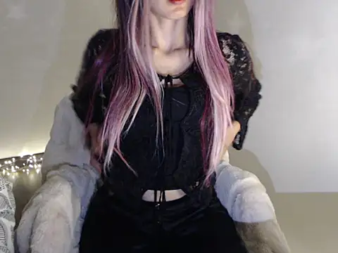 Snapshot of Elyara- chatting on March 3, 2026, 11:16 am Elyara- online show from March 3, 2026, 11:16 am