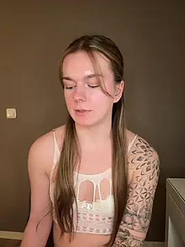 LisaFreierxx online show from February 17, 2026, 9:21 pm