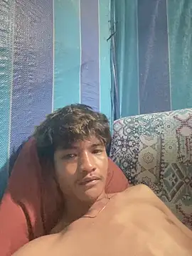 Robiwahyudi12345 online show from November 12, 2025, 8:08 pm