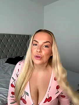 LeahLovexx online show from November 3, 2025, 10:16 am