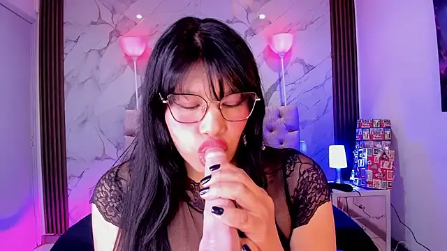 EsmeraldaChantre online show from January 12, 2026, 11:48 am