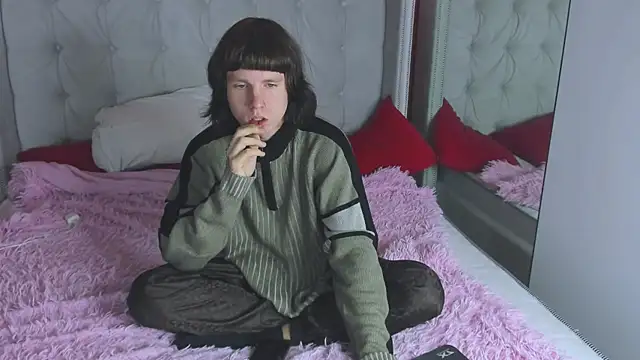 CutieKai  online show from November 4, 2025, 10:42 pm