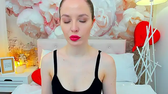 Snapshot of MonaRicci chatting on February 21, 2026, 1:23 pm MonaRicci online show from February 21, 2026, 1:23 pm