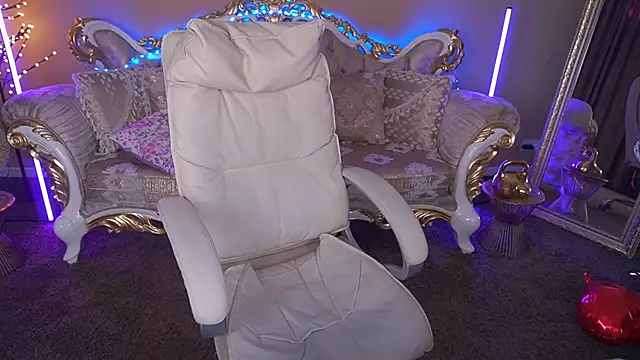 AmiraGoldd online show from February 10, 2026, 2:21 pm