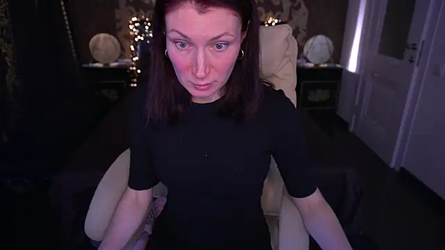 AmiraGoldd online show from April 13, 2026, 7:30 pm