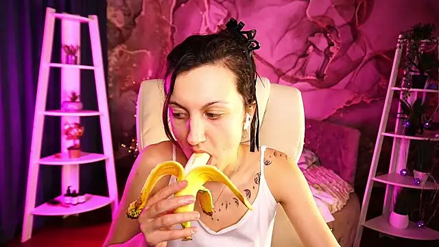 ZafiraMoonn online show from March 2, 2026, 2:24 pm